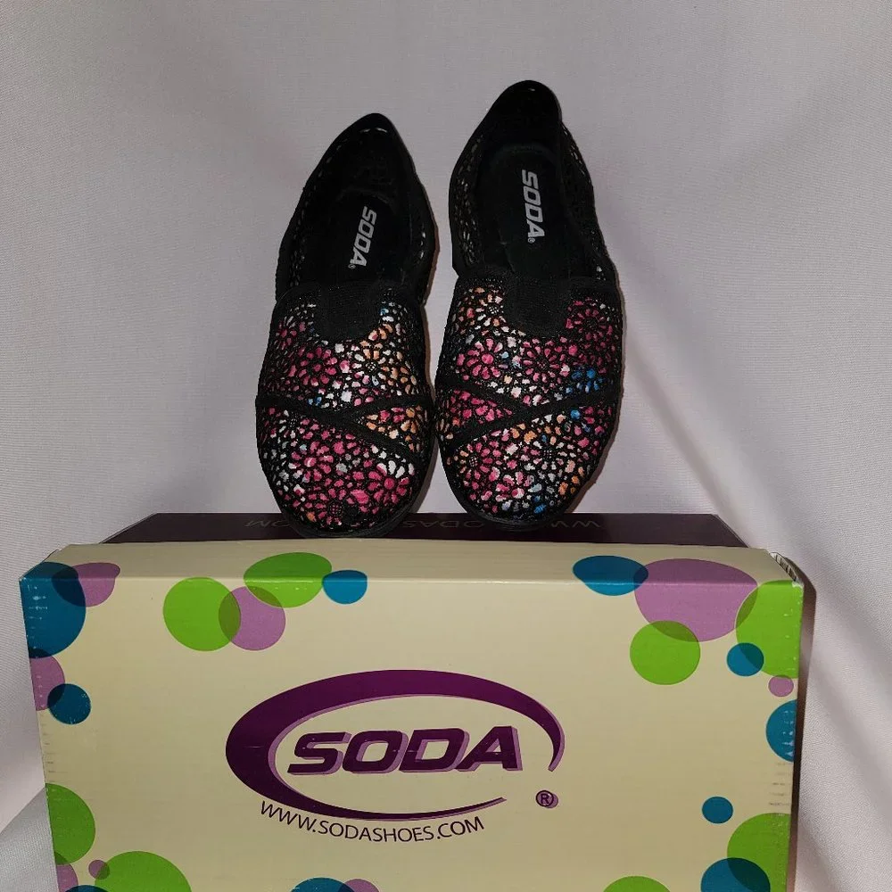 Soda Espadrilles Size 7 - Black Lace and floral - New in Box - Picture 1 of 6